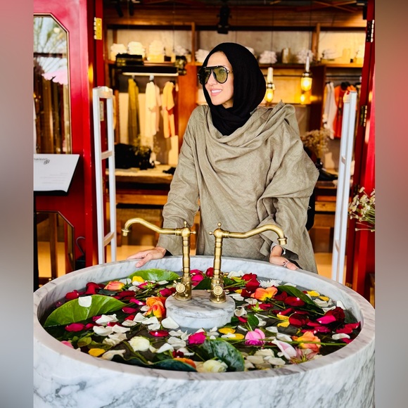 Meet your Posher, Hanan - Picture 1 of 10